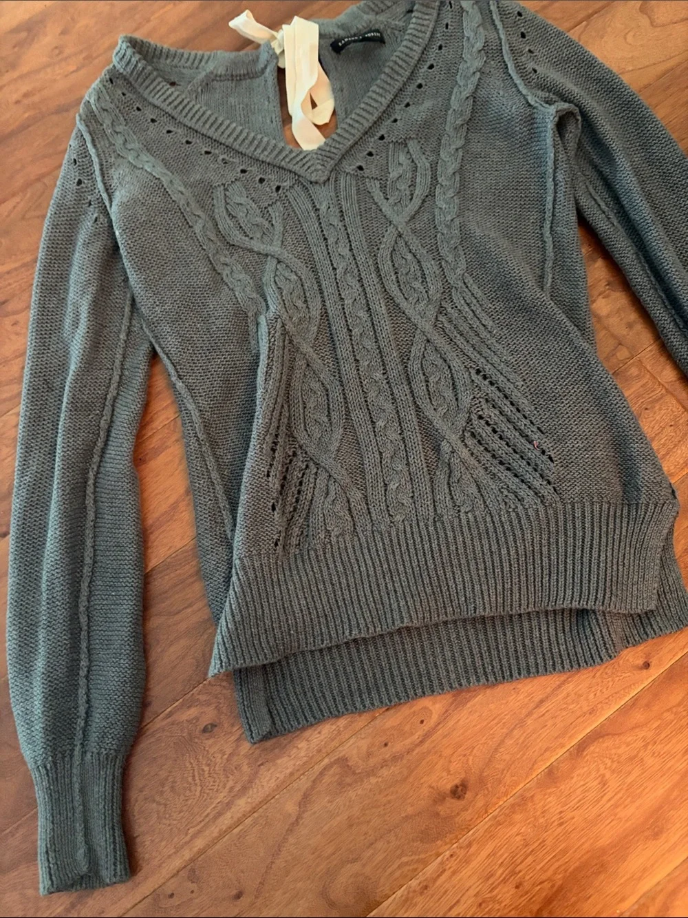 Banana Republic Grey Chunky Cable Knit V-Neck Sweater Bow Tie Size Small